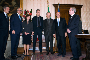 Il Presidente Schifani con il senatore Carlo Vizzini, durante l'incontro con il regista del film Lincoln, Steven Spielberg, e gli attori protagonisti Sally Field e Daniel Day-Lewis.