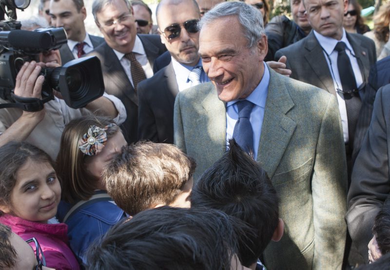 Il Presidente Grasso con gli studenti delle scuole di Napoli.