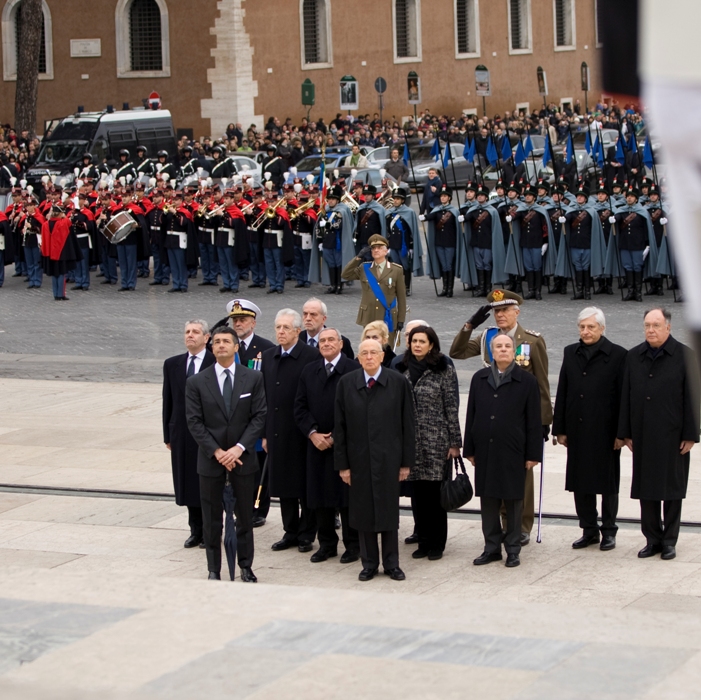 Il Presidente Grasso con il Presidente della Repubblica e le alte cariche dello Stato all'Altare della Patria, in occasione del 152esimo anniversario dell'Unità d'Italia