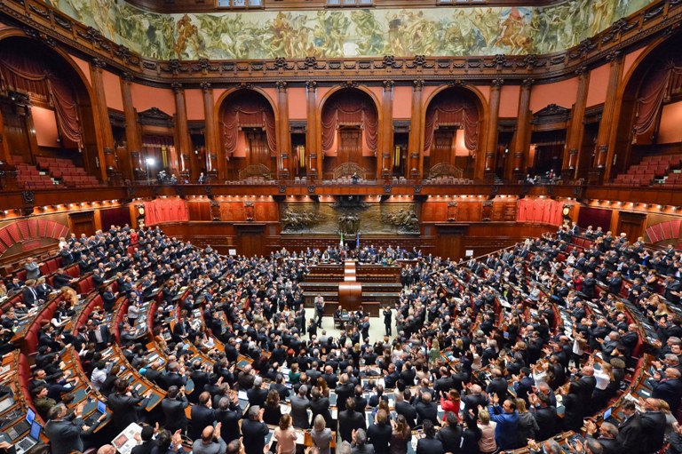 Il Parlamento in seduta comune rielegge, al sesto scrutinio e con 738 voti, Giorgio Napolitano Presidente della Repubblica