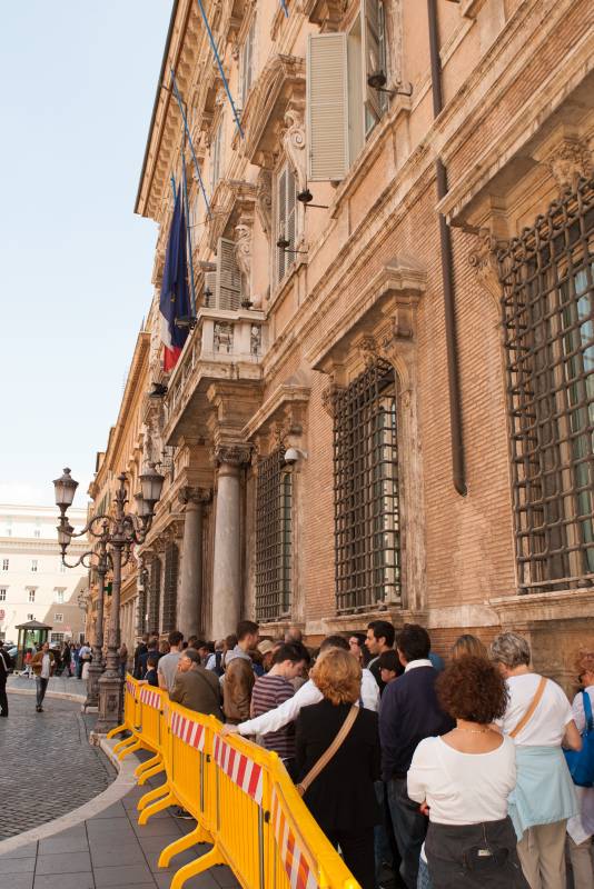 Visitatori in attesa durante l'apertura straordinaria di Palazzo Madama, in occasione della Festa della Repubblica