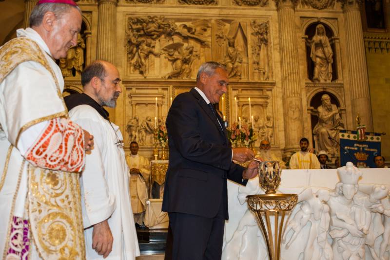 Il Presidente Pietro Grasso accende la Lampada per l'Italia