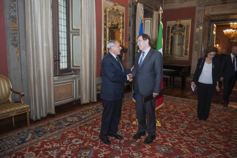 Il presidente Grasso dà il benvenuto al presidente Mignon a palazzo Giustiniani