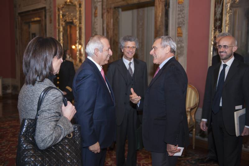 Il Presidente Reyes viene accolto nel Salone degli Specchi di palazzo Giustiniani
