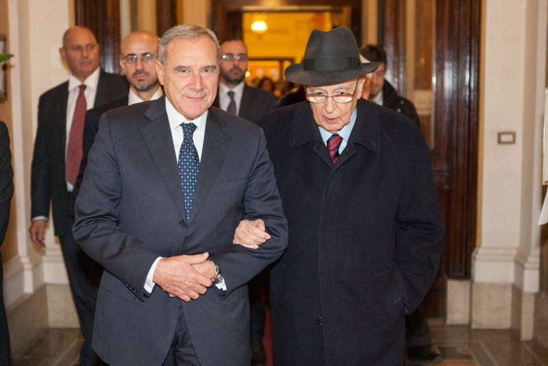 Il Presidente Grasso accoglie il Presidente della Repubblica all'ingresso di S. Luigi de' Francesi
