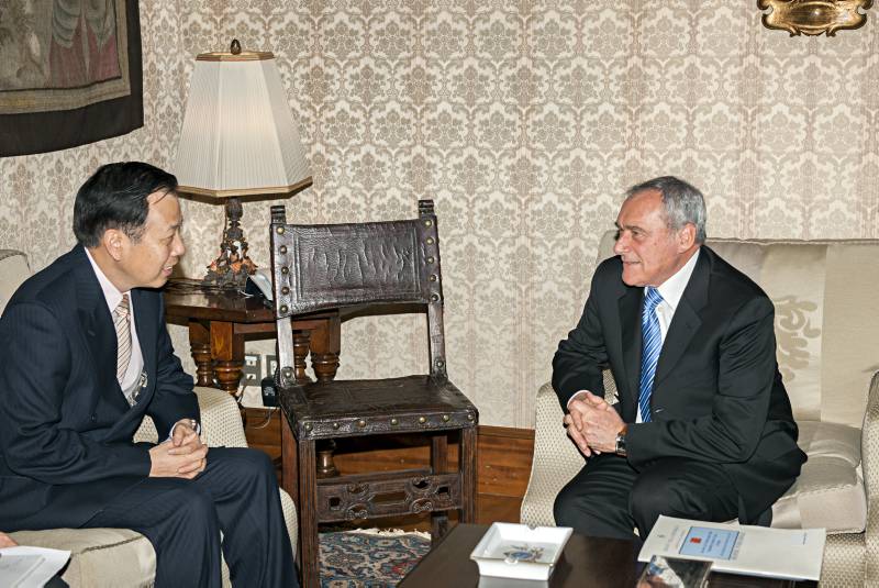 Colloquio tra il Presidente Pietro Grasso e l'Ambasciatore della Repubblica Popolare Cinese, Ruiyu Li.