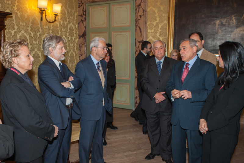 Il Presidente Grasso si intrattiene a colloquio con i relatori del convegno