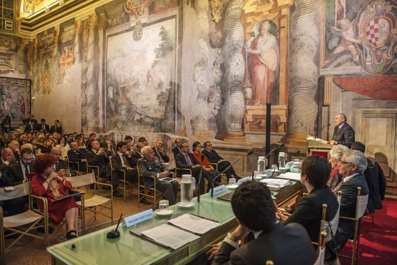 Il presidente Grasso ed il tavolo dei relatori