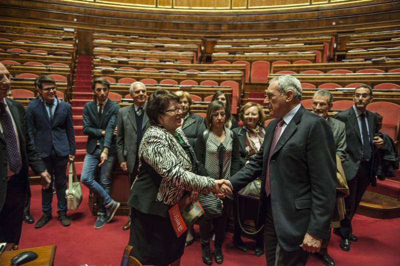 Il presidente Grasso ha incontrato la presidente dell'associazione ed un gruppo di iscritti, tra i quali molti giovani, all'interno dell'aula legislativa