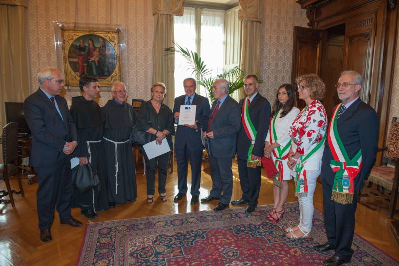 Il presidente Grasso ha ricevuto una delegazione di sindaci e di frati del Sacro Convento di Assisi accompagnati dalla senatrice Amati