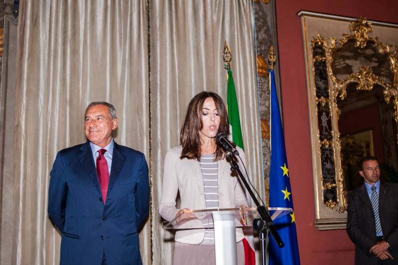 La Presidente dell'Associazione Stampa Parlamentare, Alessandra Sardoni, nel suo discorso rivolto al presidente Grasso