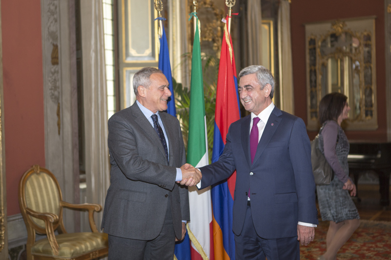 Il Presidente Grasso accoglie il Presidente della Repubblica di Armenia, Serzh Sargsyan.
