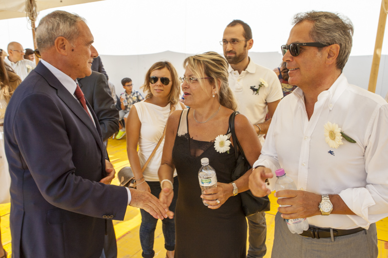 Il Presidente Grasso saluta alcuni famigliari delle vittime della strage