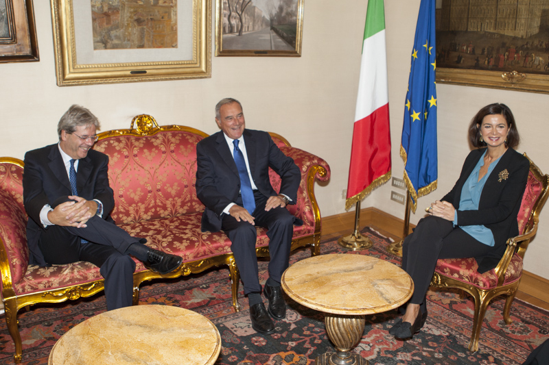 Il Presidente Grasso con la Presidente della Camera, Laura Boldrini e il Ministro degli affari esteri, Paolo Gentiloni.
