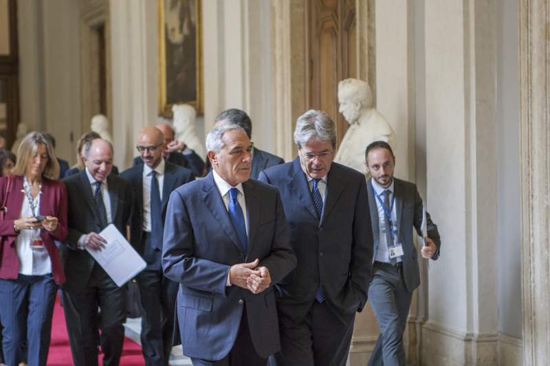 Il Presidente Grasso con il Ministro degli affari esteri, Paolo Gentiloni.