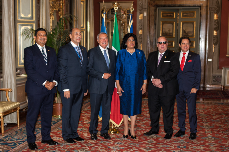 Il Presidente Grasso saluta la delegazione del Senato dominicano