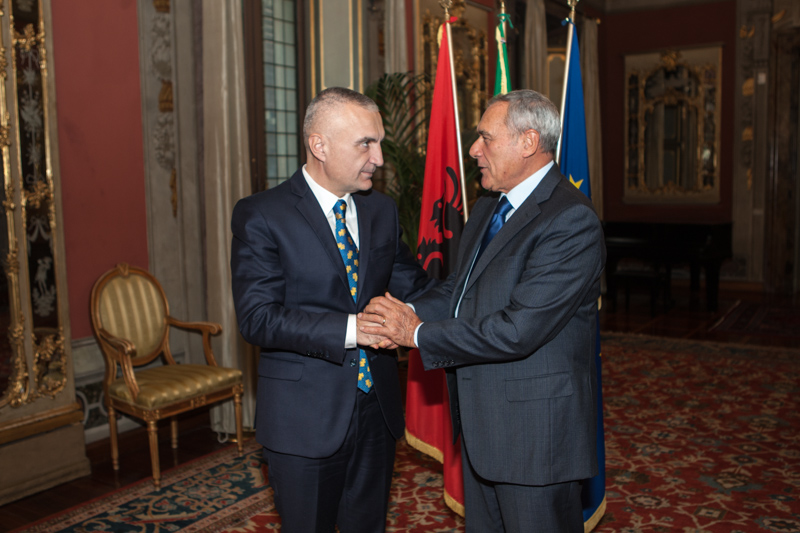 Il Presidente Grasso saluta il Presidente del Parlamento di Albania, Ilir Meta.