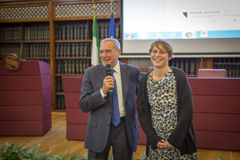 Il Presidente Grasso saluta i ragazzi presenti all'incontro promosso dall'Associazione Italiana Persone Down.