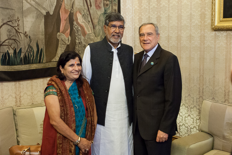 Il Presidente Grasso riceve Kailash Satyarthi, Premio Nobel per la Pace 2014, e sua moglie Sumedha Kailash nello Studio di Palazzo Madama.