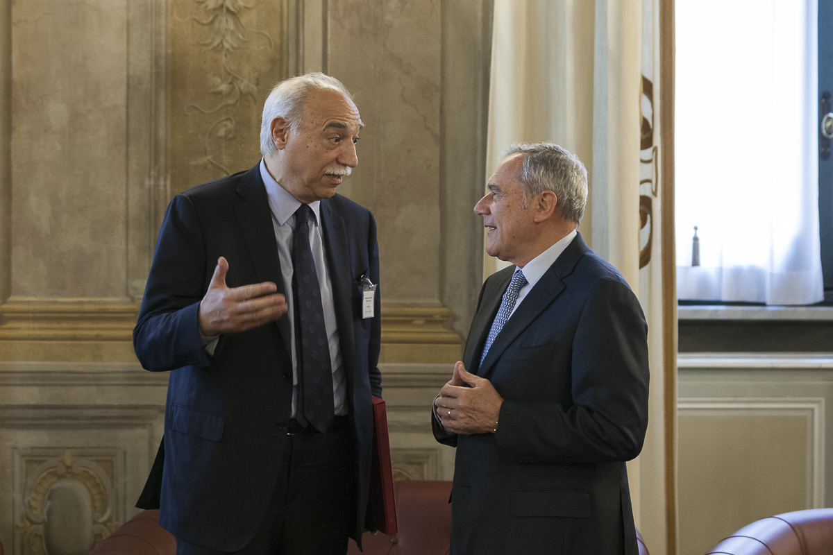Il Presidente Grasso incontra Fabio Rugge, Rettore dell'Università di Pavia, prima dell'inizio del convegno.
