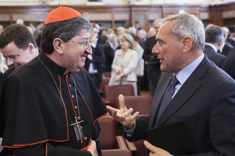 Il Presidente Grasso saluta S. Em. Card. Giuseppe Betori, Arcivescovo di Firenze.