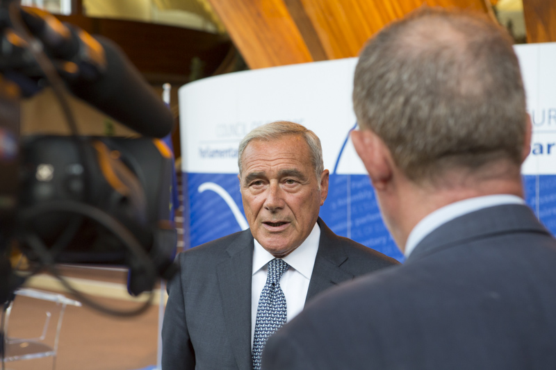 Il Presidente Grasso concede un'intervista a margine della Conferenza dei Presidenti dei Parlamenti del Consiglio d'Europa.