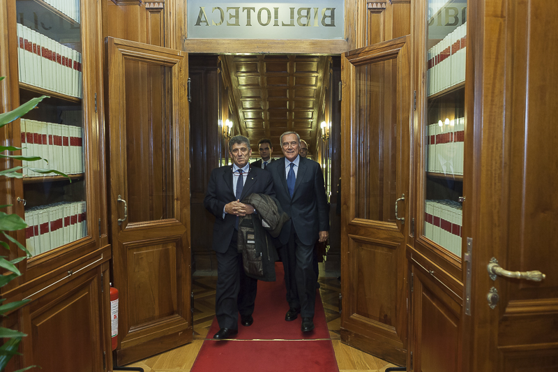 Il Presidente Grasso e Pietro Bartolo, autore del libro, fanno ingresso nella Sala Koch.
