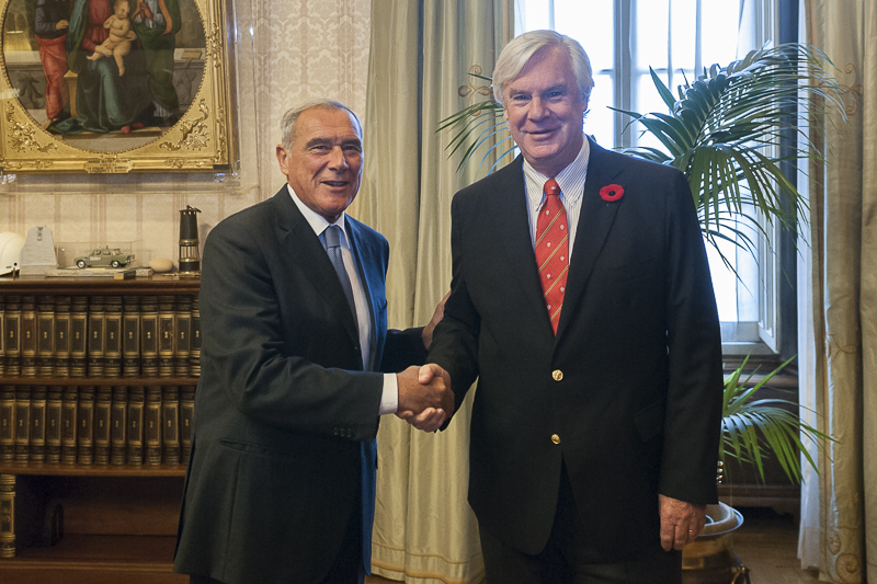 Il Presidente del Senato, Pietro Grasso, accoglie l'Ambasciatore del Canada, Peter McGovern.