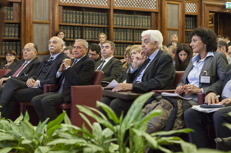 Il Presidente Grasso e Fabio Rugge, Rettore dell'Università di Pavia, seguono i lavori del convegno.