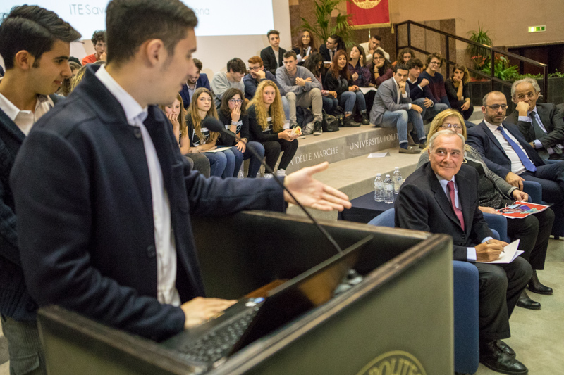 Il Presidente Grasso ascolta le domande degli studenti