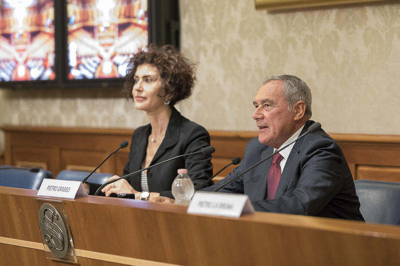 Nella foto il Presidente Grasso e Luisa Todini, Presidente di Poste italiane.