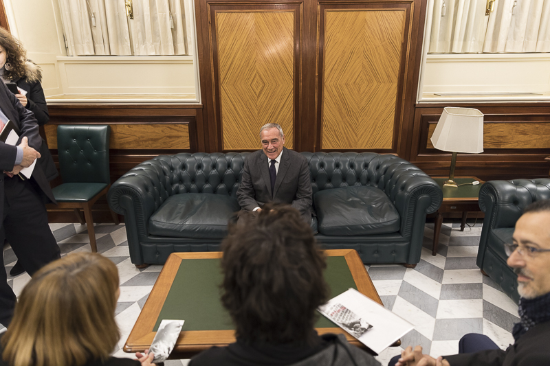 Il Presidente Grasso incontra i relatori del convegno.