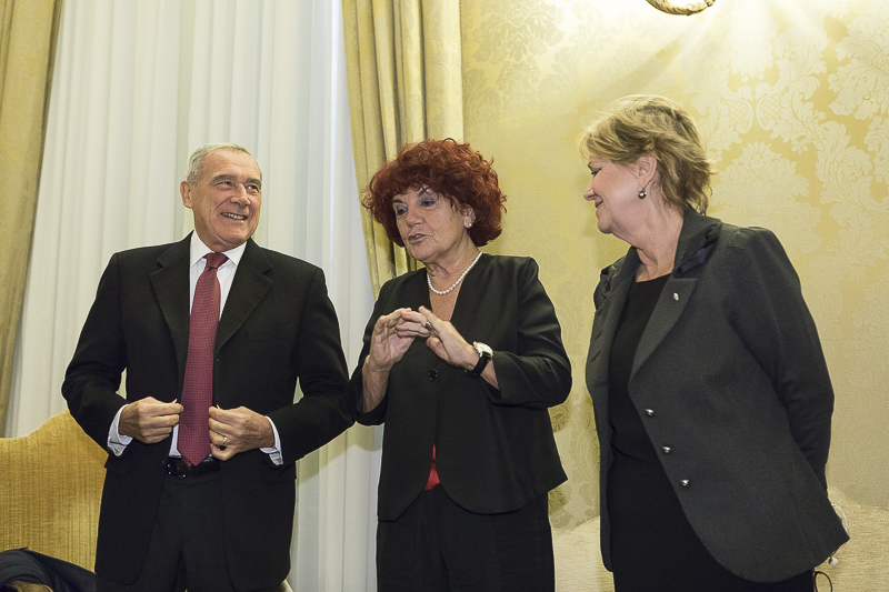 Il Presidente Grasso incontra la neo Ministra dell'Istruzione, dell'Università e della Ricerca, Valeria Fedeli, e la Vice Presidente del Senato, Linda Lanzillotta.