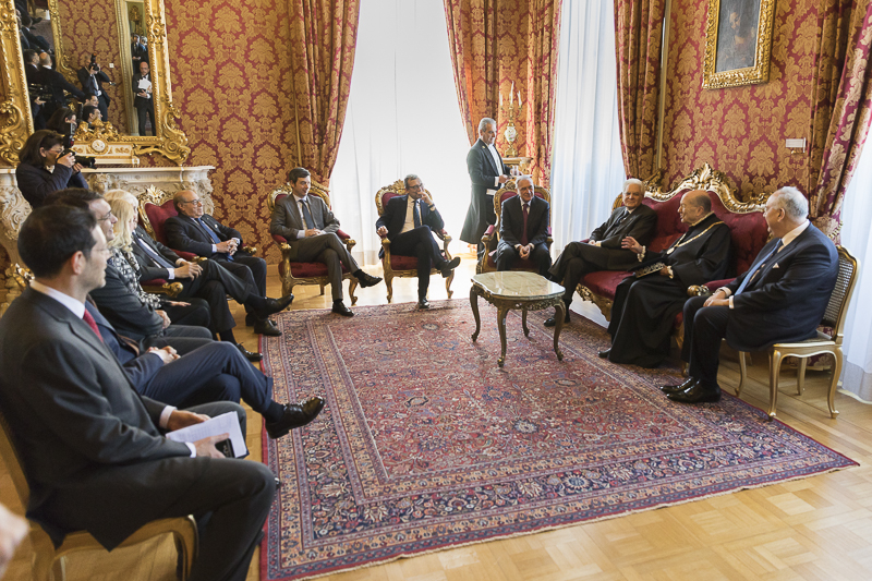 Il Presidente Grasso, il Presidente Mattarella e le altre autorità attendono l'inizio della riunione straordinaria per la presentazione della Relazione.