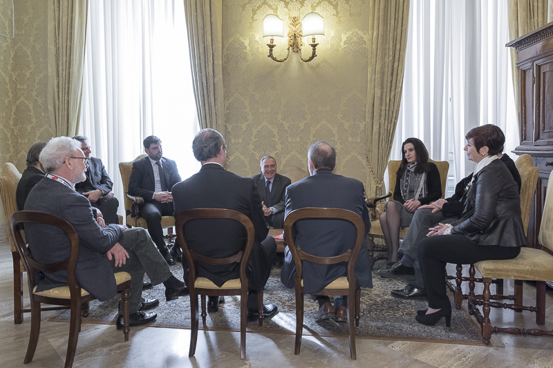Il Presidente Grasso incontra i relatori prima dell'inizio del convegno.
