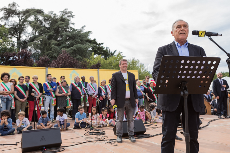 Il Presidente Grasso sul palco in Piazza del Cannone durante il suo discorso