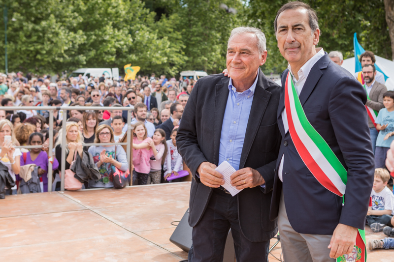 Il Presidente Grasso sul palco con il Sindaco di Milano