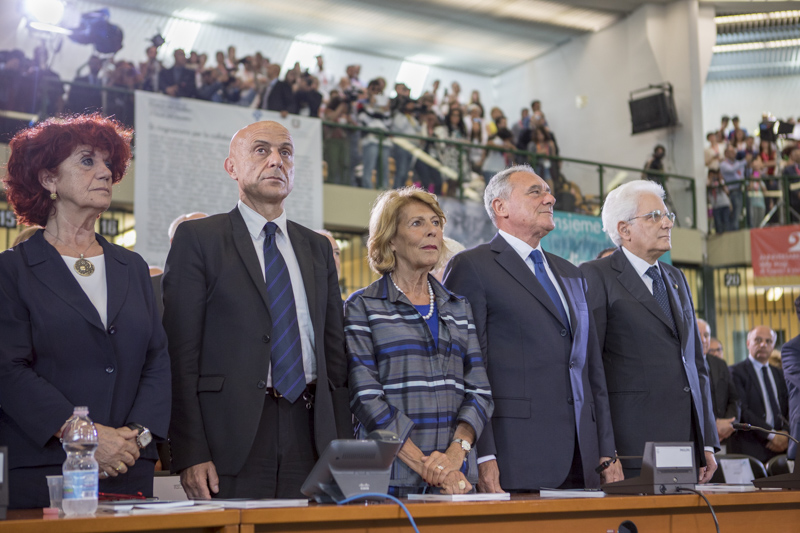 Il Presidente Grasso con il Presidente della Repubblica, Sergio Mattarella, la signora Grasso e le altre autorità alla cerimonia presso l'Aula Bunker del Carcere dell'Ucciardone.