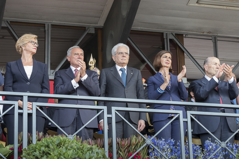 Il Presidente Grasso, unitamente alle altre autorità presenti, nella tribuna presidenziale.