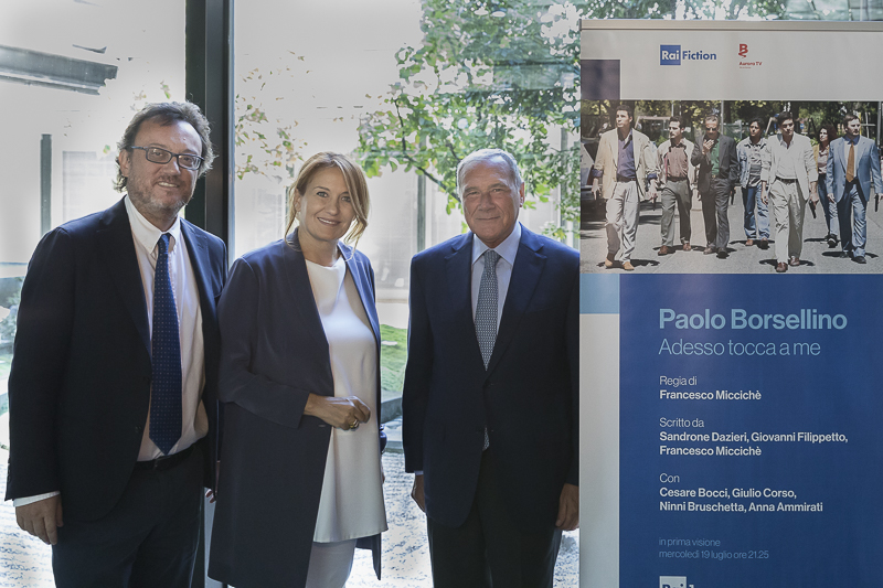 Il Presidente Grasso posa per una foto ricordo con Monica Maggioni, Presidente della RAI, e Mario Orfeo, Direttore generale della RAI.