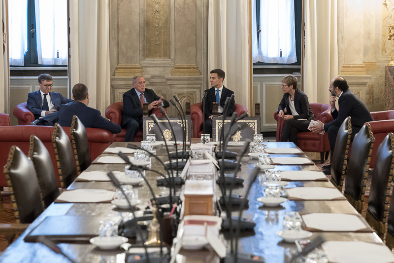 Il Presidente Grasso incontra i relatori del convegno nella Sala Pannini.