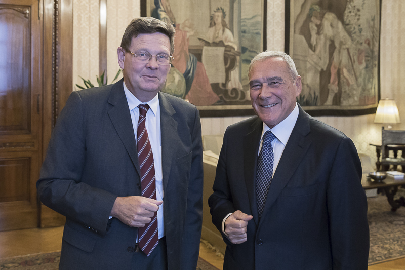 Nella foto, il Presidente Grasso e l'Ambasciatore del Regno del Belgio, Frank Carruet.