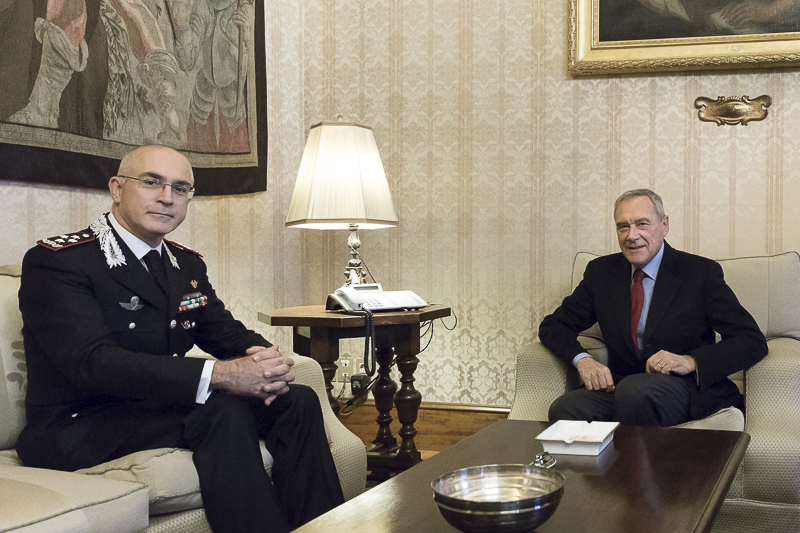 Un momento dell'incontro tra il Presidente del Senato, Pietro Grasso, e il Comandante generale dell'Arma dei Carabinieri, Gen. C.A. Giovanni Nistri.
