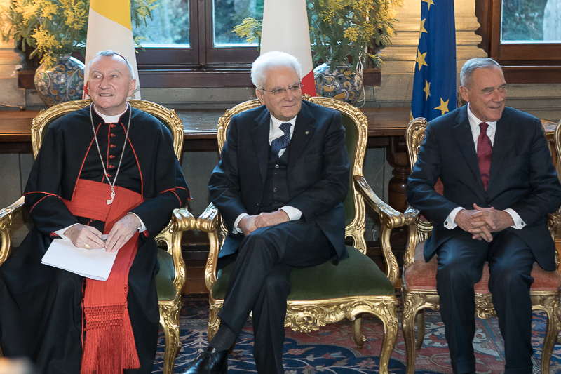 Da sinistra S.Em. Rev.ma il Cardinale Pietro Parolin, Segretario di Stato Vaticano, Il Presidente della Repubblica Italiana e il Presidente del Senato della Repubblica.