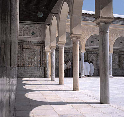 Kairouan. Galleria del cortile