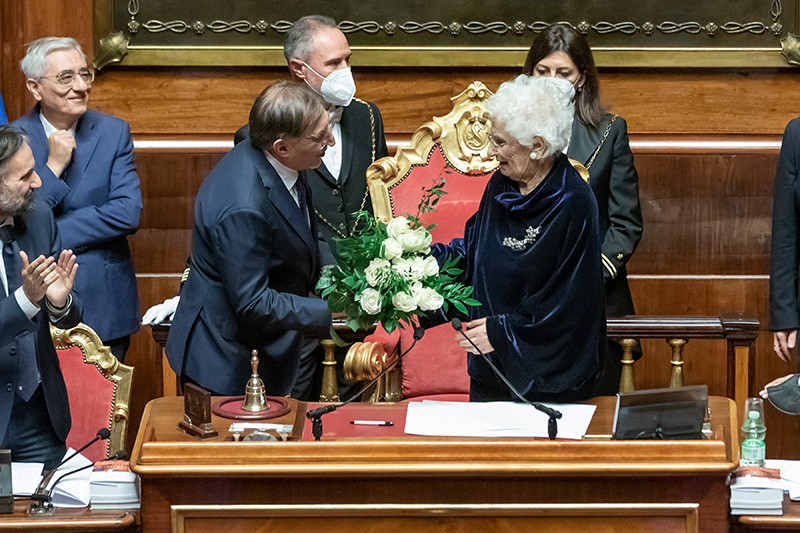 Prima seduta della XIX Legislatura: l'omaggio del Presidente neoeletto La Russa alla senatrice a vita Liliana Segre, Presidente provvisorio