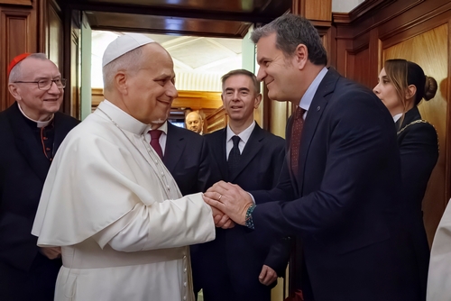 Papa Leone XIV con il Vice Presidente del Senato Gian Marco Centinaio