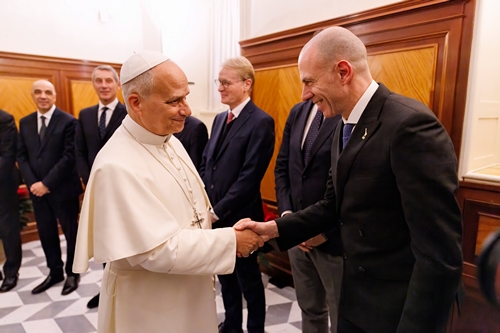 Papa Leone XIV con il senatore Massimiliano Romeo