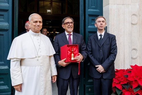 Papa Leone XIV all’uscita da Palazzo della Minerva