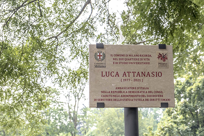 Targa dedicata all'ambasciatore Attanasio